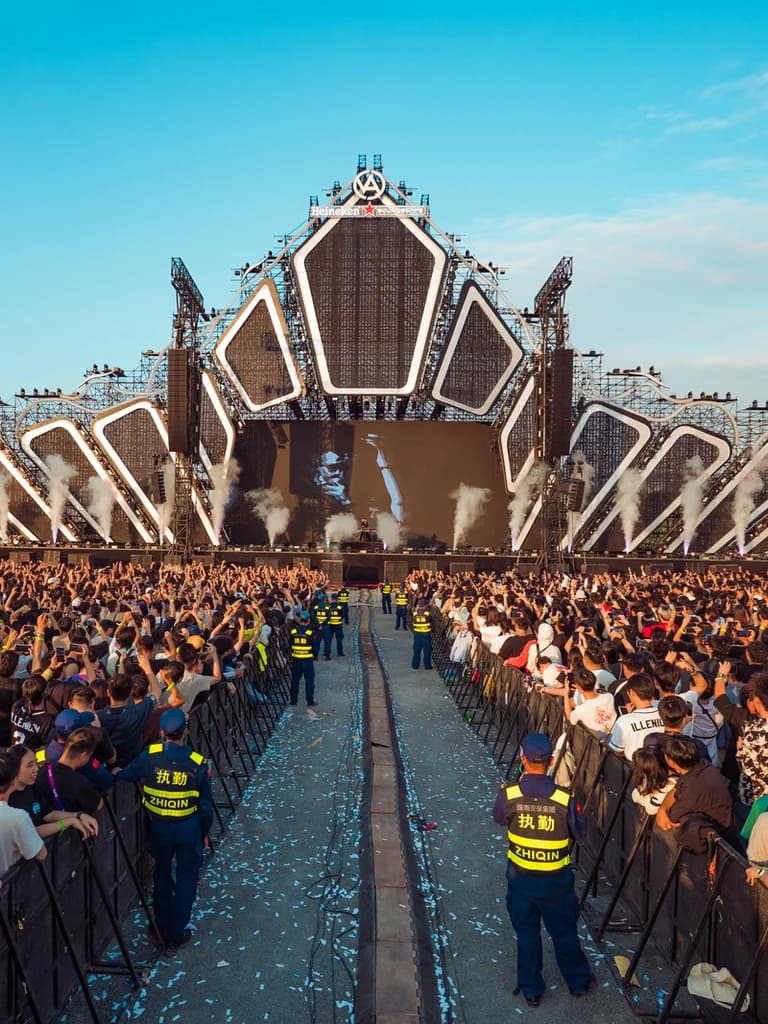 Adamson’s Vergence Group Series Debuts at Vision and Colour Music Festival